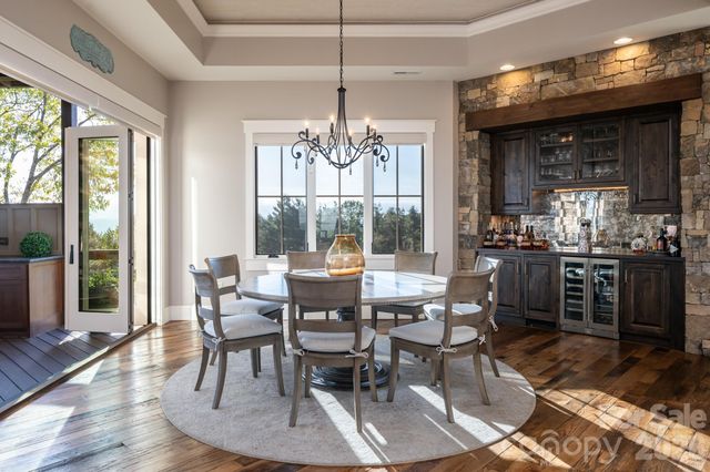 31 Bear Tree Court, Hendersonville, NC 28792