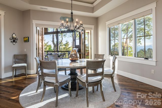31 Bear Tree Court, Hendersonville, NC 28792