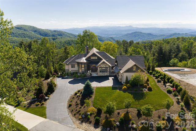 31 Bear Tree Court, Hendersonville, NC 28792