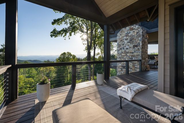 31 Bear Tree Court, Hendersonville, NC 28792
