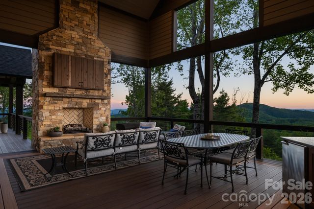 31 Bear Tree Court, Hendersonville, NC 28792