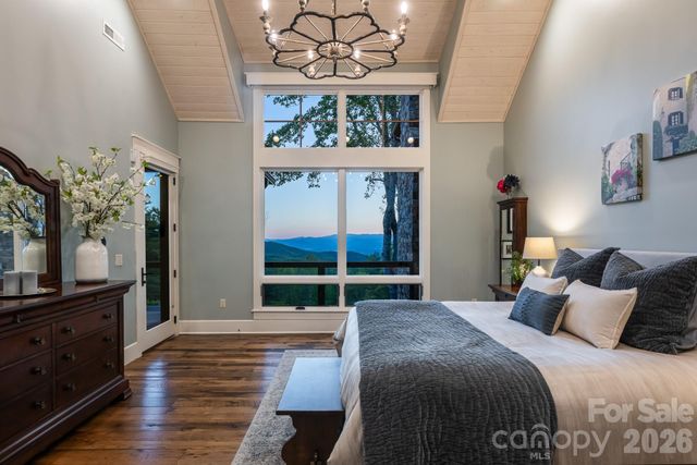 31 Bear Tree Court, Hendersonville, NC 28792
