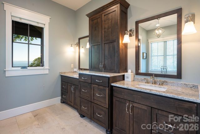 31 Bear Tree Court, Hendersonville, NC 28792