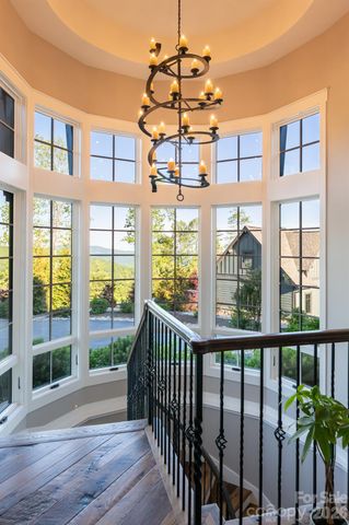31 Bear Tree Court, Hendersonville, NC 28792