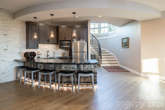 31 Bear Tree Court, Hendersonville, NC 28792