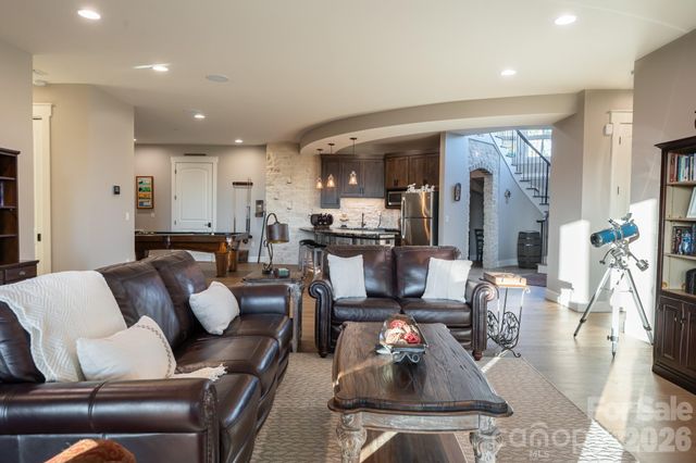 31 Bear Tree Court, Hendersonville, NC 28792