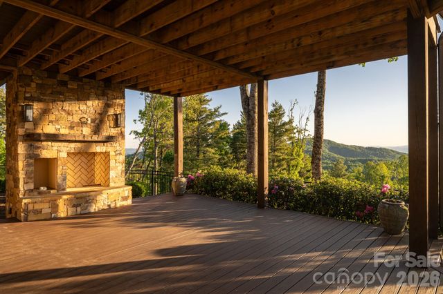 31 Bear Tree Court, Hendersonville, NC 28792