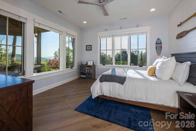 31 Bear Tree Court, Hendersonville, NC 28792