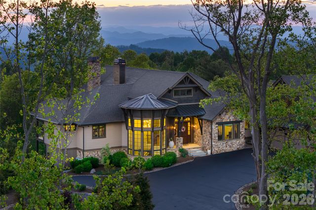 31 Bear Tree Court, Hendersonville, NC 28792