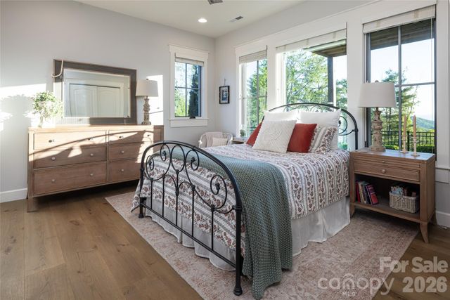 31 Bear Tree Court, Hendersonville, NC 28792
