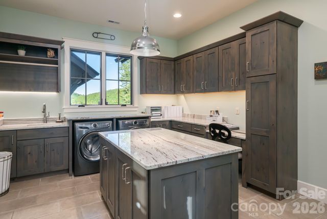 31 Bear Tree Court, Hendersonville, NC 28792