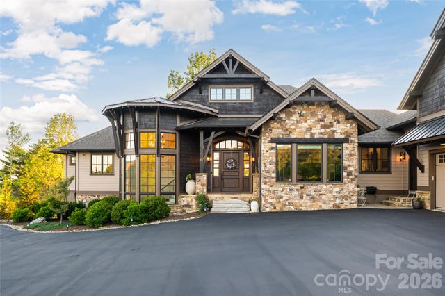 31 Bear Tree Court, Hendersonville, NC 28792