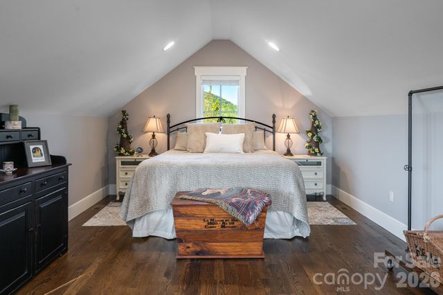 31 Bear Tree Court, Hendersonville, NC 28792