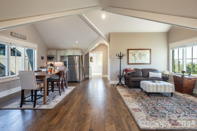 31 Bear Tree Court, Hendersonville, NC 28792