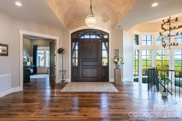 31 Bear Tree Court, Hendersonville, NC 28792