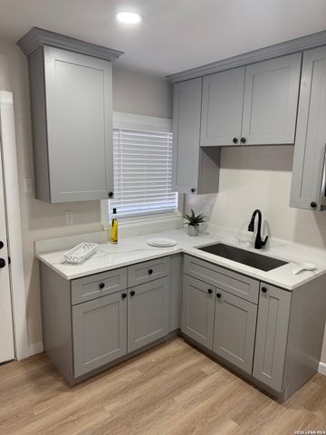 423 Wake Forrest, San Antonio, TX 78228