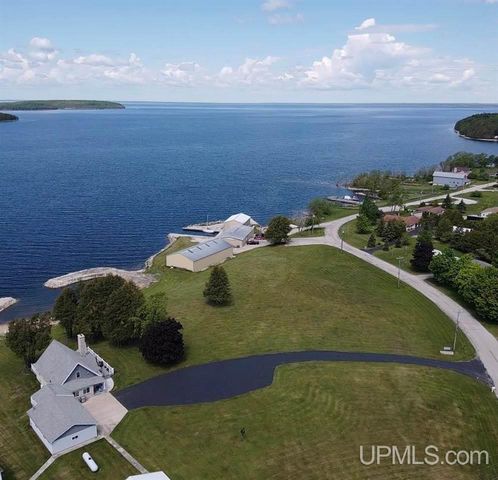 15677 17th Road, Garden, MI 49835