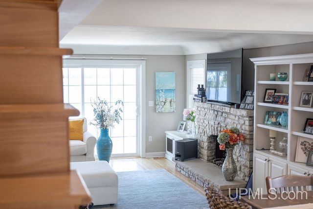 15677 17th Road, Garden, MI 49835