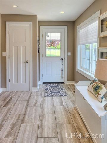 15677 17th Road, Garden, MI 49835