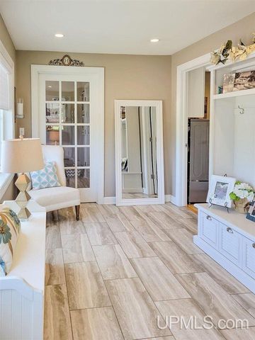 15677 17th Road, Garden, MI 49835