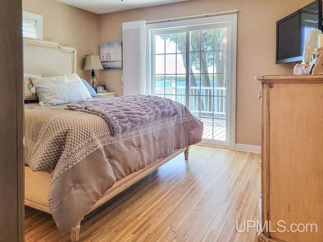 15677 17th Road, Garden, MI 49835