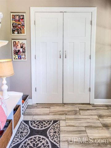 15677 17th Road, Garden, MI 49835