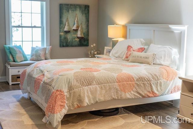 15677 17th Road, Garden, MI 49835