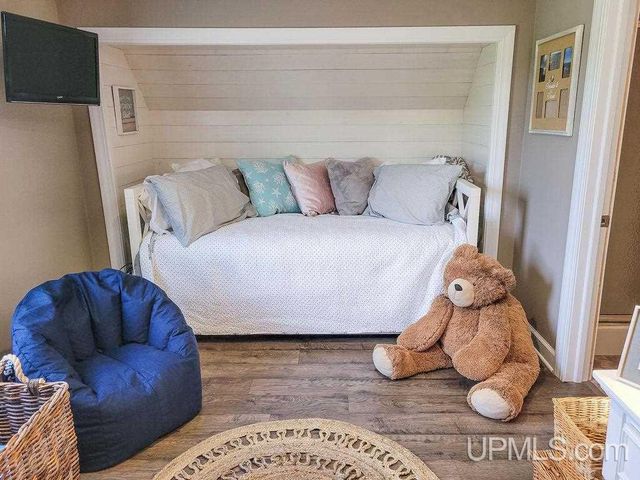 15677 17th Road, Garden, MI 49835