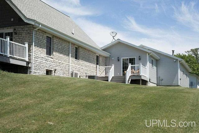 15677 17th Road, Garden, MI 49835