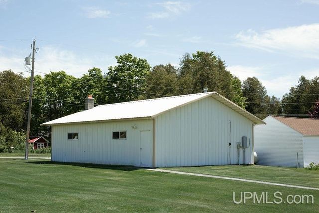 15677 17th Road, Garden, MI 49835