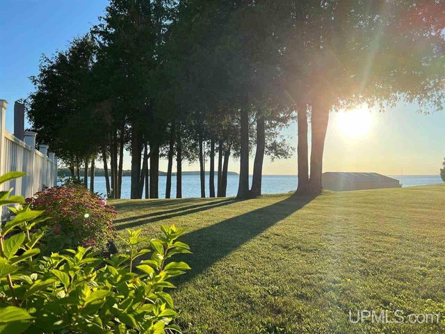 15677 17th Road, Garden, MI 49835