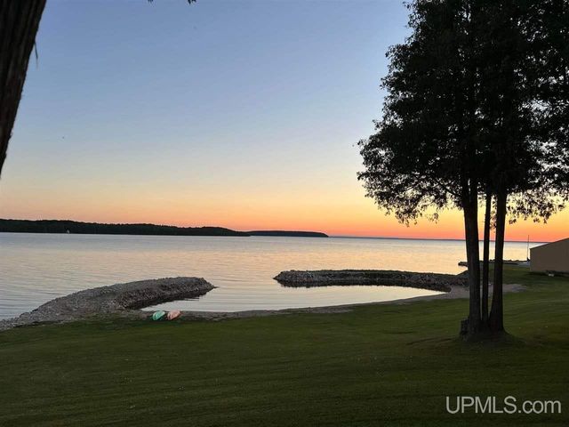 15677 17th Road, Garden, MI 49835