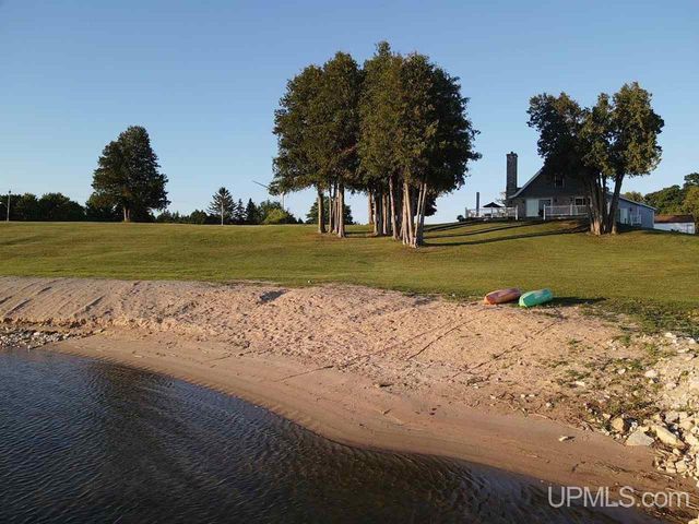 15677 17th Road, Garden, MI 49835