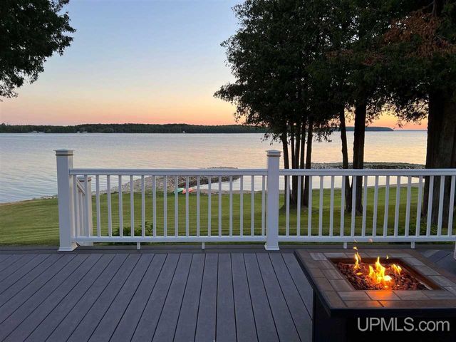 15677 17th Road, Garden, MI 49835