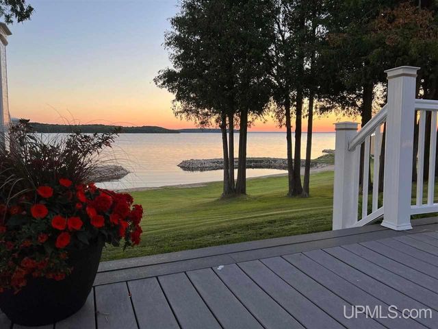 15677 17th Road, Garden, MI 49835