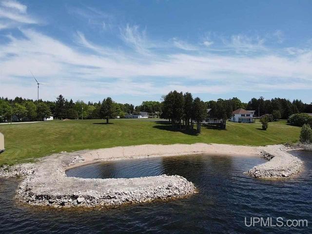 15677 17th Road, Garden, MI 49835