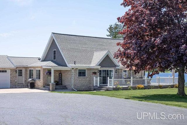 15677 17th Road, Garden, MI 49835