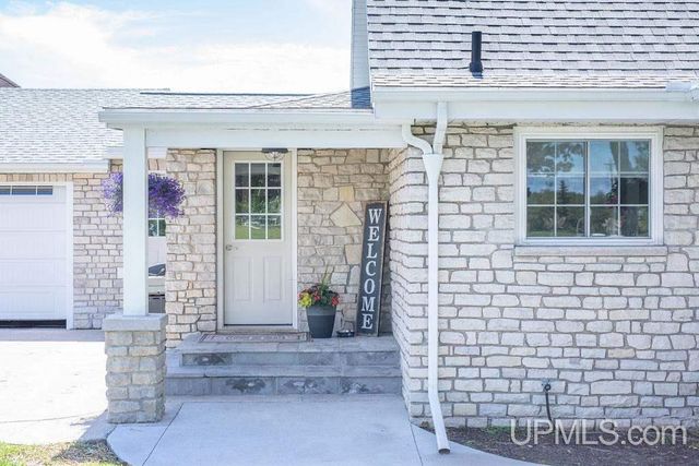 15677 17th Road, Garden, MI 49835