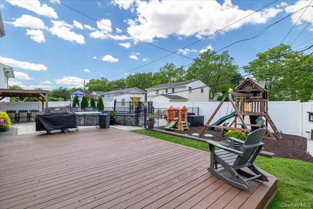 19 Sycamore Street, Melville, NY 11747
