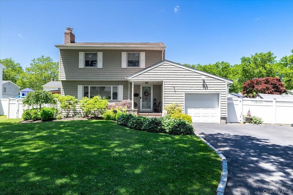 19 Sycamore Street, Melville, NY 11747