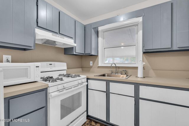 25 Gardenia Way, Toms River, NJ 08755