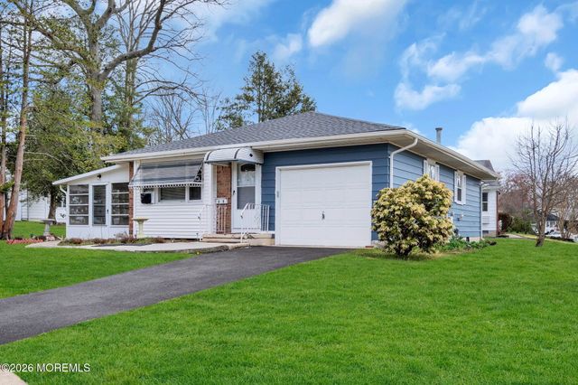 25 Gardenia Way, Toms River, NJ 08755