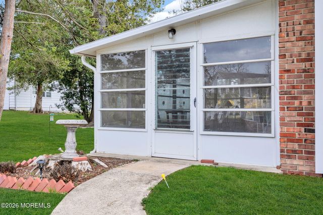 25 Gardenia Way, Toms River, NJ 08755