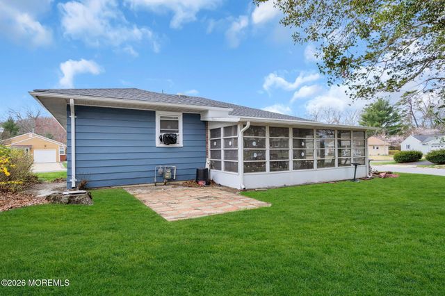 25 Gardenia Way, Toms River, NJ 08755