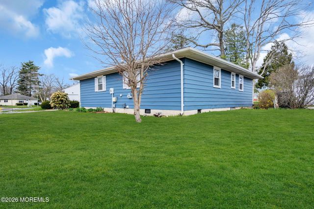 25 Gardenia Way, Toms River, NJ 08755