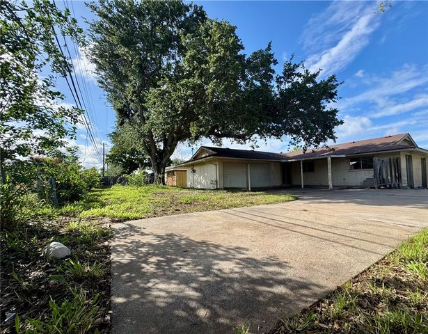 3909 Panama, Corpus Christi, TX 78415