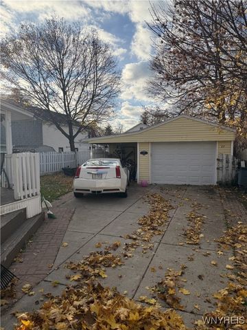 27 Lombardy Street, Lancaster, NY 14086