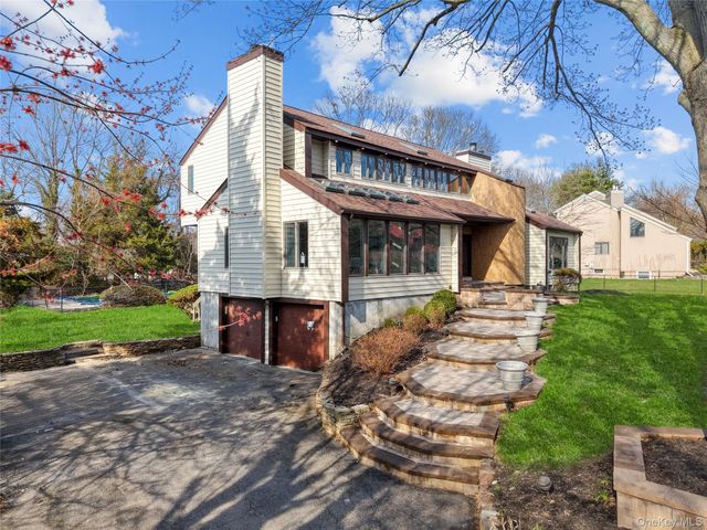 3 Indian Valley Road, Poquott, NY 11733