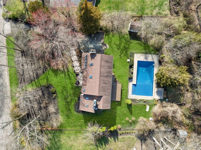 3 Indian Valley Road, Poquott, NY 11733