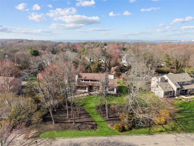 3 Indian Valley Road, Poquott, NY 11733